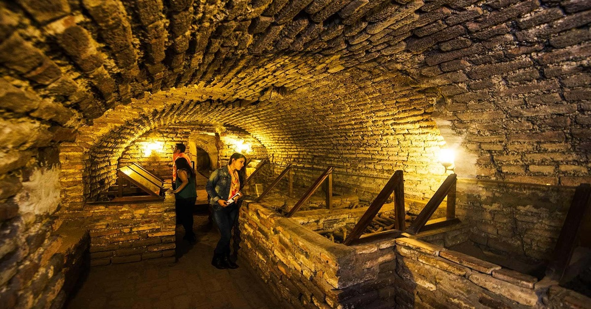 ¿Te atreverías a recorrer las catacumbas de Lima?